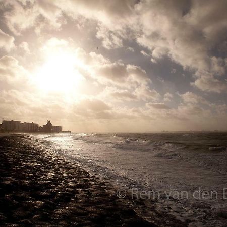 Готель Tilias Ellewoutsdijk Екстер'єр фото
