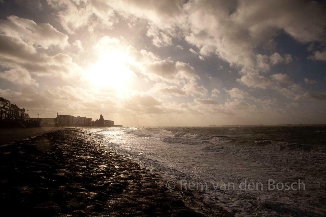 Готель Tilias Ellewoutsdijk Екстер'єр фото